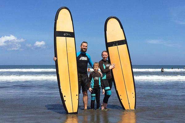 photo Family surf lesson in Kuta Bali